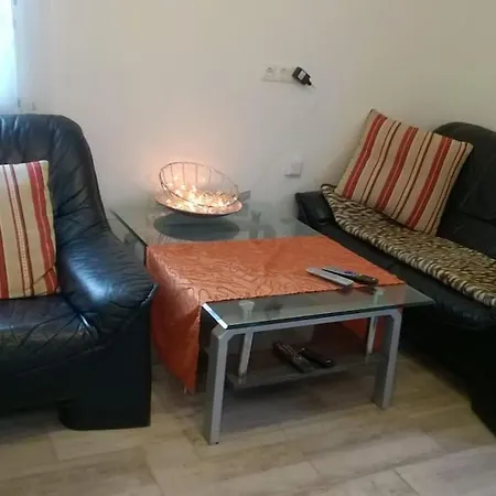 Toll Apartment Mit Privatem Eingang Free Parking Slbst Check-In Netflix 30 Zone Ruhig Duisburg Exterior photo