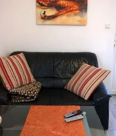 Toll Apartment Mit Privatem Eingang Free Parking Slbst Check-In Netflix 30 Zone Ruhig Duisburg Exterior photo
