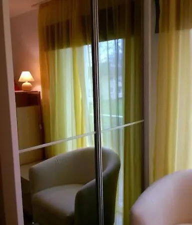 Toll Apartment Mit Privatem Eingang Free Parking Slbst Check-In Netflix 30 Zone Ruhig Duisburg Exterior photo