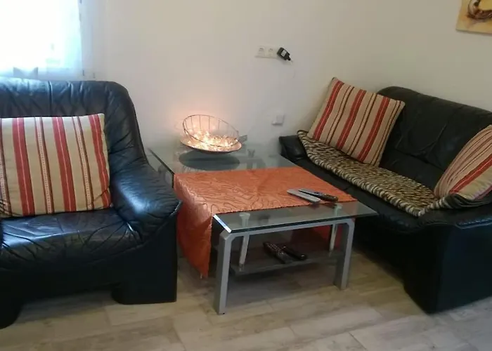 Toll Apartment Mit Privatem Eingang Free Parking Slbst Check-In Netflix 30 Zone Ruhig