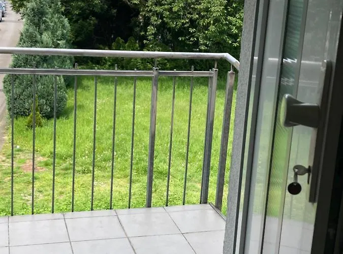 Toll Apartment Mit Privatem Eingang Free Parking Slbst Check-In Netflix 30 Zone Ruhig